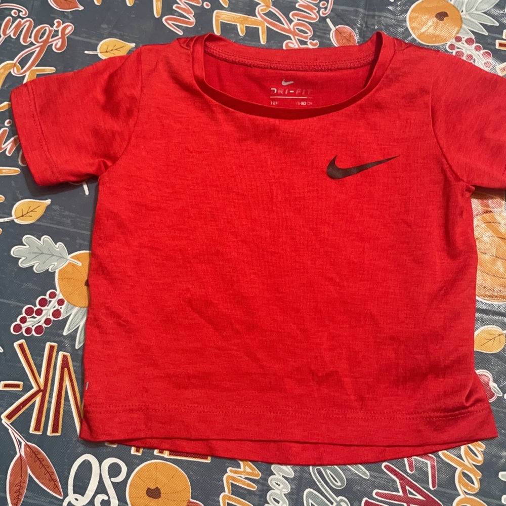 Size 12 month. Barely worn. Smoke free home.